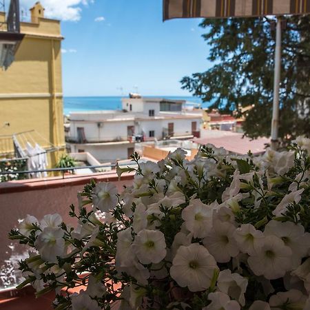 La Maison Doree جيارديني ناكسوس الغرفة الصورة
